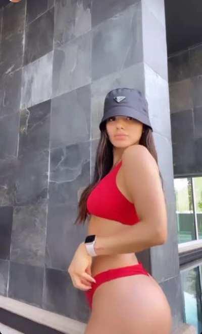 Que rica vieja, solo le gusta enseñar