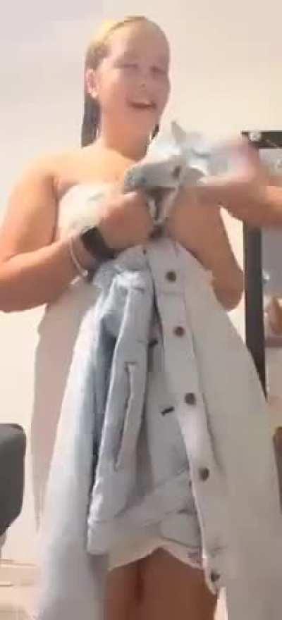 Ela ta vendendo alguém ja sabe onde é