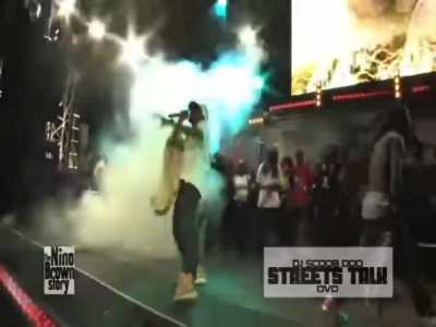 LEGENDARY HIP HOP MOMENT :  Lil Wayne brings out Kanye West to perform his Lollipop remix at Summer Jam 2008