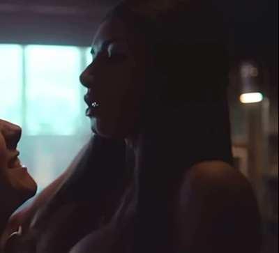 Mimi bouncing in Sex Education