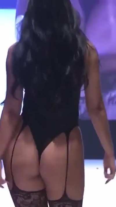 She is simply beautiful 