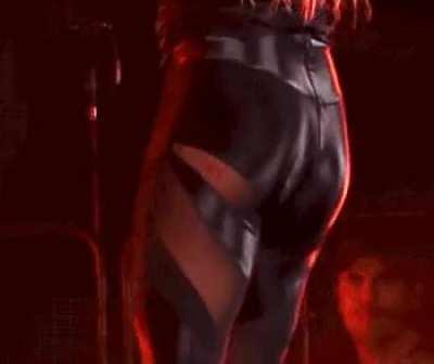 I could see that ass jiggle the whole day 😍
