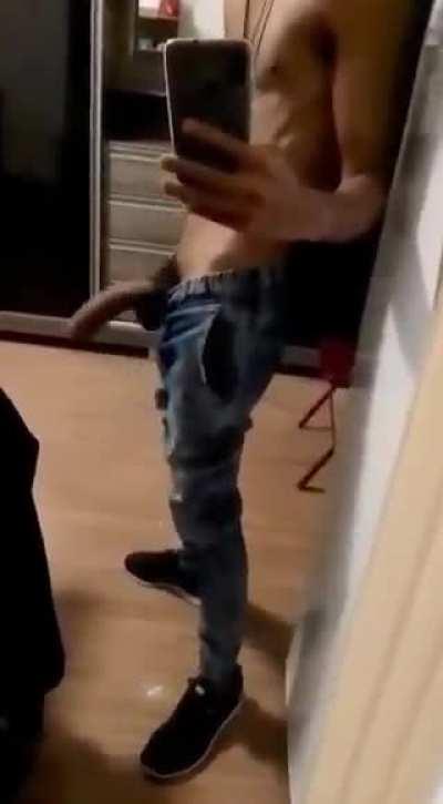 Just turned 18 so I’m leakin my dick 😈