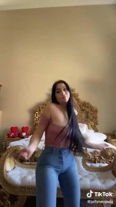 She got som curvessss