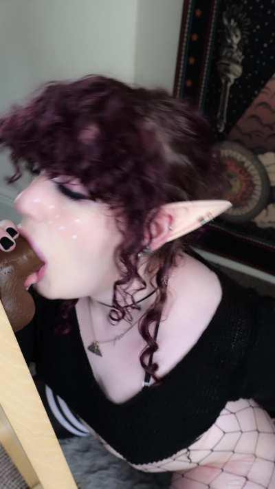 Don't you love it when I'm on my knees? 💕