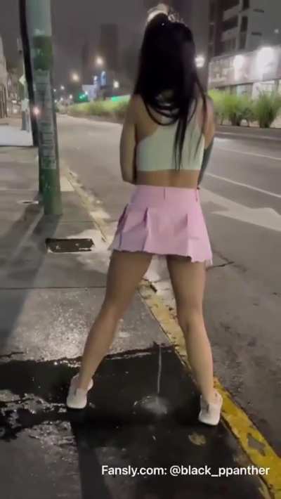Black Panther - Peeing on the street at night 💦💦💦