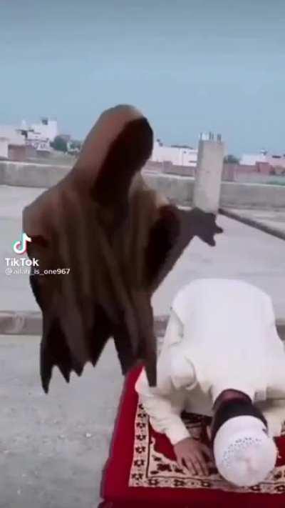 👹🤛🏿🤞🏿😺