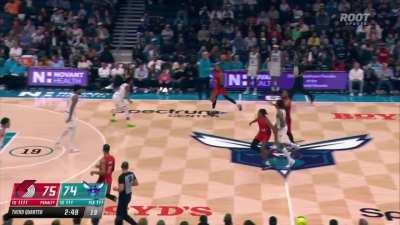 [Highlight] Logo Lillard with the deep pull-up three