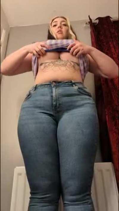 [OC] Can I drop these big titties on your face? 😇 Come to my Onlyfans to see all the juicy stuff 😈 Dick rating included with every new sub 💋