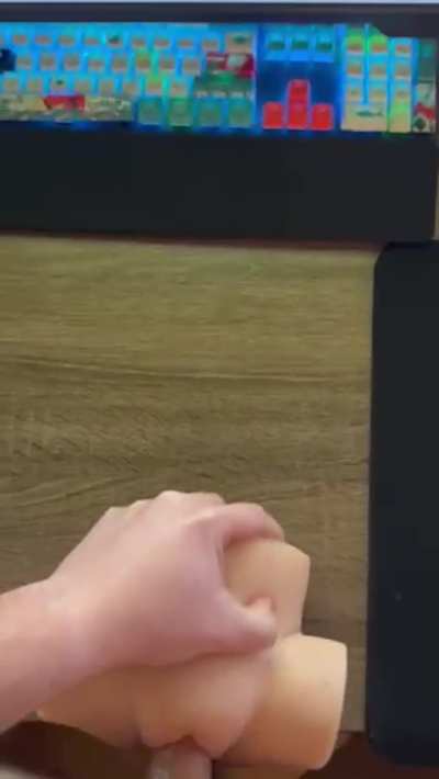 Here is how I (25M) am humping my fleshlight right now ;) 