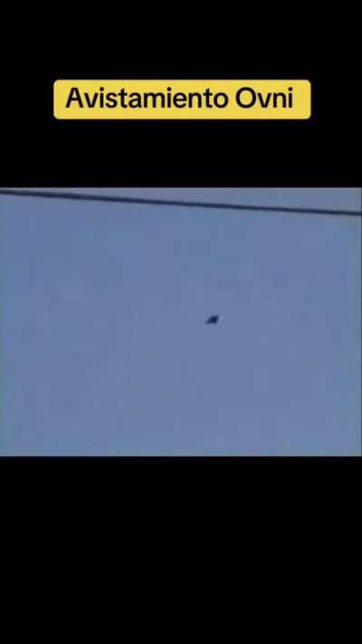 Great UFO footage: Metallic flying saucer
