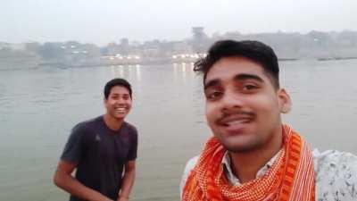 Varanasi ki janta jaag jao...kahi der na hojae