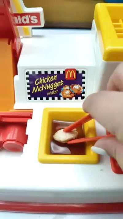 Great game from 1993 to make your own mini McNuggets, chips and soft drinks.