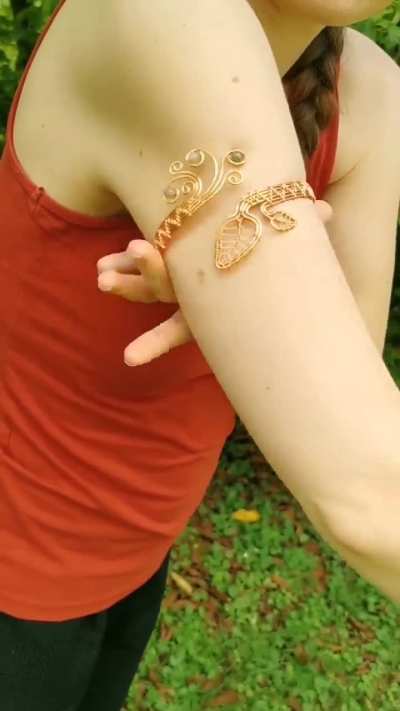 This is a a leaf armband I made with copper wire.