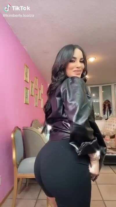 Nuevo Tik Tok mostrándonos ese hermoso culo espero que cuando yo muera sea a pedos de esa mujer 🔥