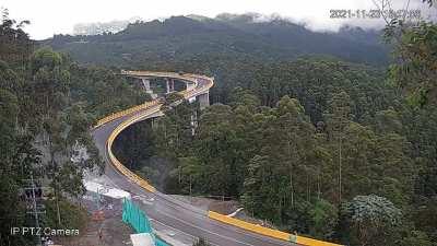 Truck Brakes Fail and loses Control (Colombia)