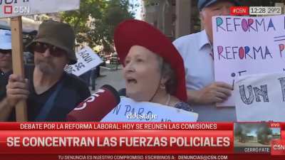 Esto que explica la jubilada es crucial. Los medios no quieren explicarlo porque si la gente se entera se cae toda la reforma. La ley crea un FAL para que VOS pagues tu indemnización. Tus aportes jubilatorios van a un fondo para financiar TU PROPIO DESPID