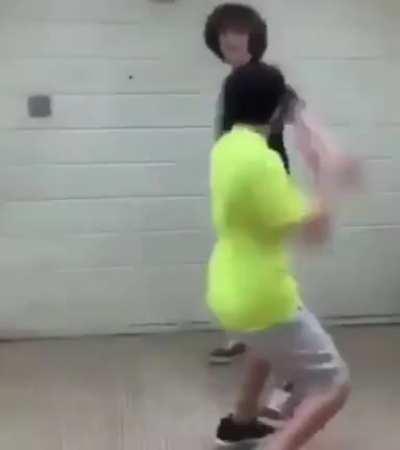 Plays fortnite once 🤣