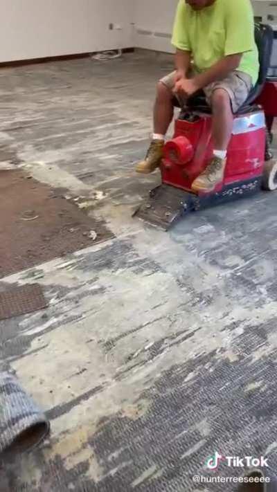 This carpet puller upper