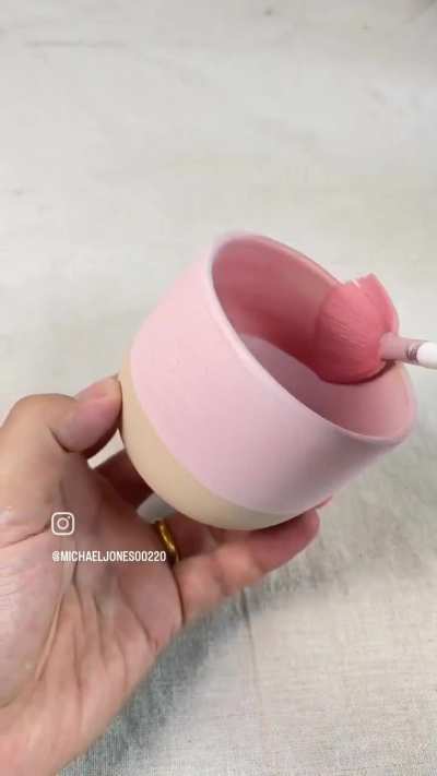 Painting ceramic pottery