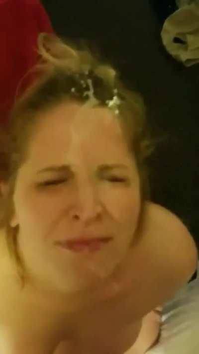 She didn't expect so much cum