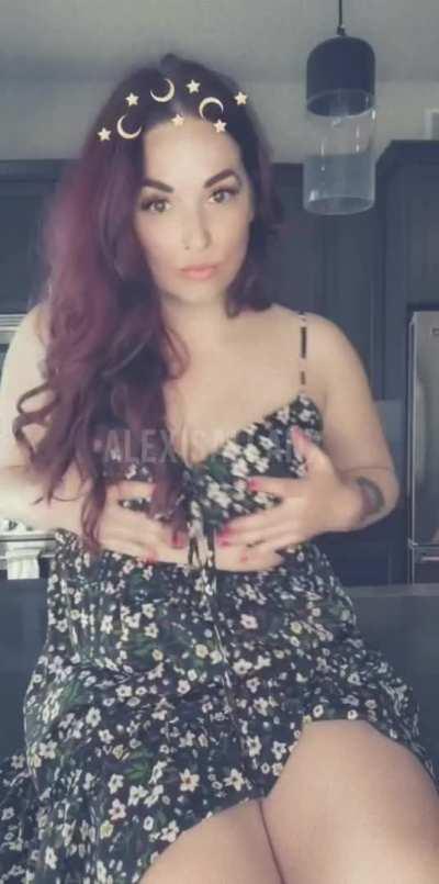 just a curvy MILF showing off