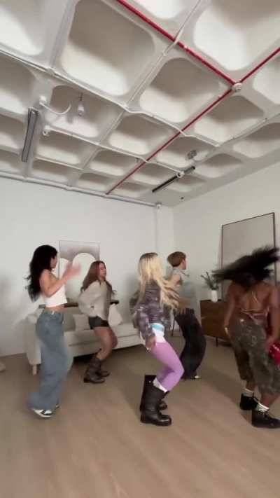 [251010] mizchiefmagik's Instagram Reels Update with Dayoung