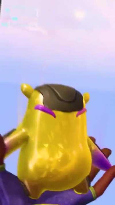 HE’S SOOO CUTEEEEEE