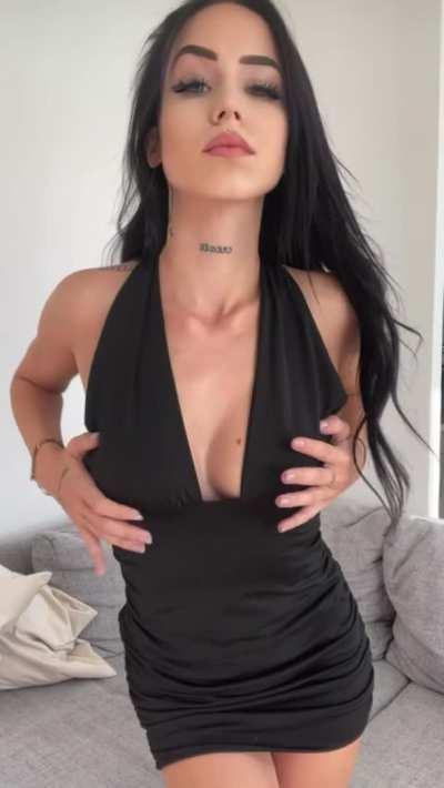 i'm just a horny girl trying to get your attention