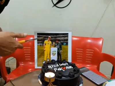 ye log khush bhi hote hai? (They get happy too?) HAVE THE TIME PARALLELS SWITCHED??