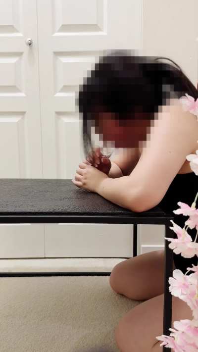 I want daddy and his friend to forcibly fill both my holes at the same time 🥵