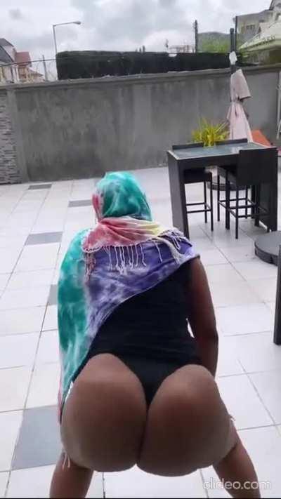 the dimplenipple, booty of a DJ🍑🍑💦😈