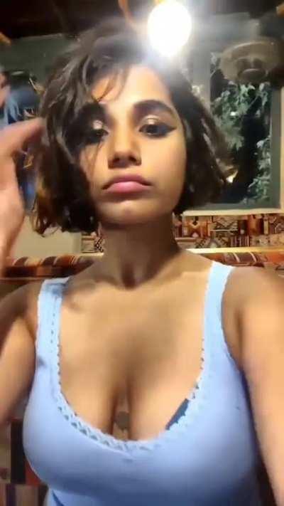 Shreeya chinchwalkar... showing us her cleavage