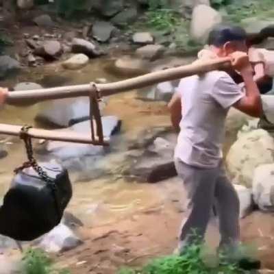 Homemade device to carry heavy rocks (which end has the most weight on it?)