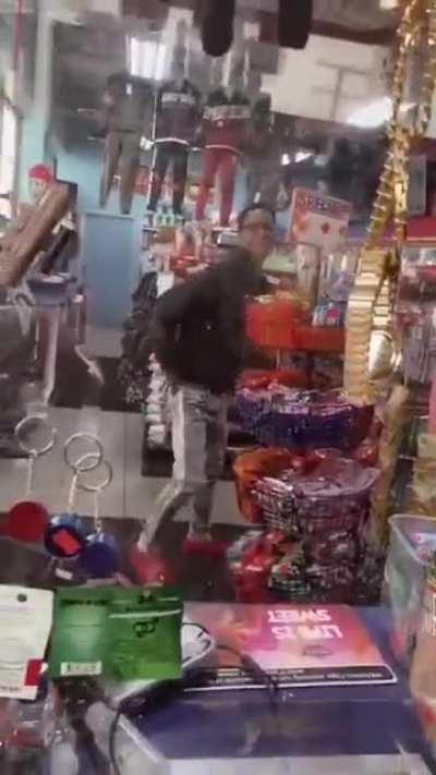 Why Unkie laughing like that bro💀