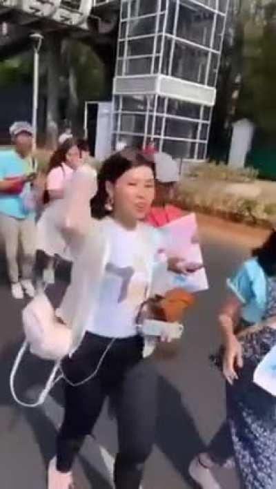 images of the ku klux klan arriving to chicago right now