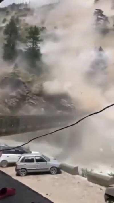🔥 The last boulder of the avalanche...