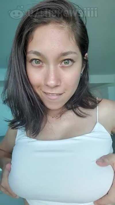 eyes or boobies? 🤪 [oc]