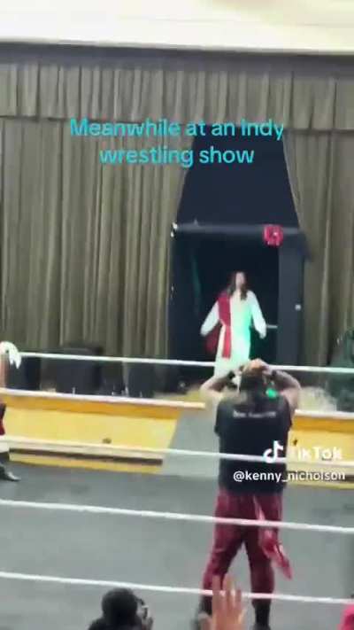 Insane return to help Santa Claus at Indy event