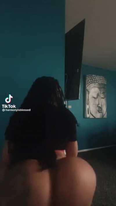 Too loud challenge HUGE ASS EBONY TWERKING