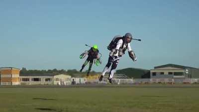 На реактивных ранцах