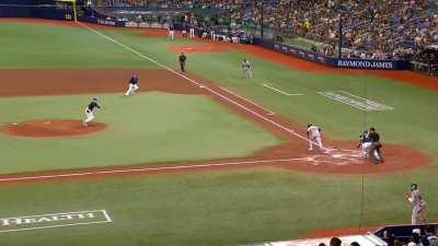 [Highlight] Hill lays down a nice bunt attempt, and Choi and Hill collide at first off an errant throw. Both players shaken up, Hill later ruled out for deviating from the runner's lane