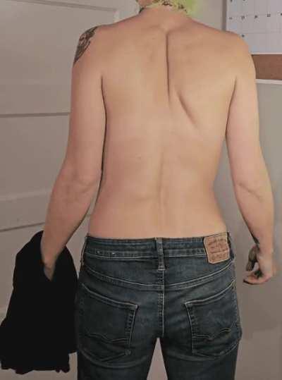 Just pretending to be underwear model 🤷