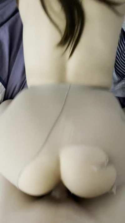 Pull my hair, tear my pantyhose and fill me up