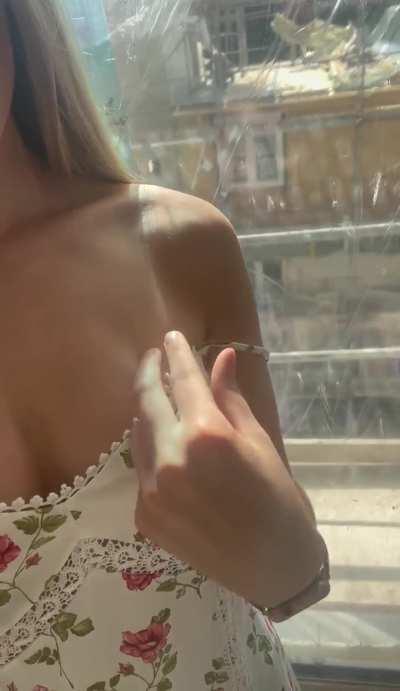 Flashed the construction workers my boobies to make their day 