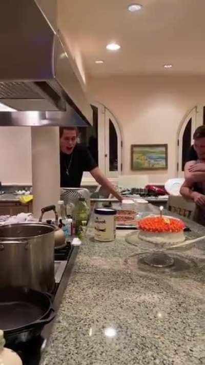 С металлистом всегда бодрее...