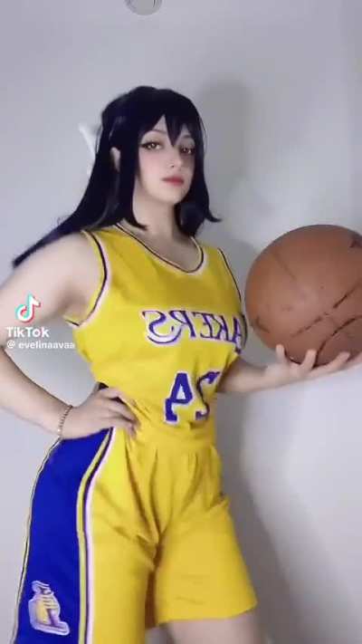 Damn she can dribble them thangs 🍒😍🍒