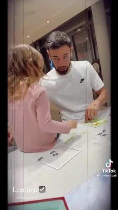 Bruno teaching his daughter English