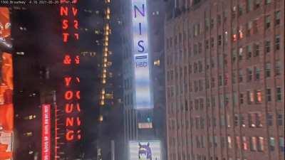 Times Square: 1:27 - 5/20 (#TakoTimesSquare)