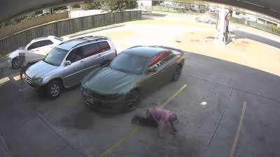 Angry armed man FAFO, assaults pregnant woman at gas station, discovers that Mama bears may be armed and dangerous [Houston, Texas]